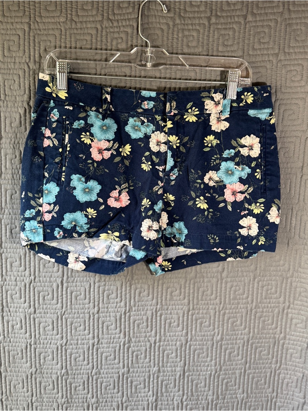 ana A New Approach Floral Twill Chino Shorts Womens Size 10 Navy Blue Tropical